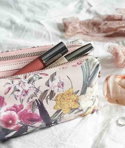 Wash Bag beauty essentials pink Vegan Treasure Garden gift idea l'Officina Paris