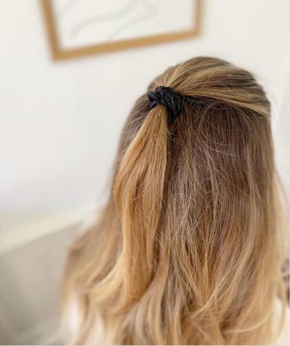 Chouchou en Soie noir BACHCA accessoires cheveux scrunchy coiffure l'Officina Paris