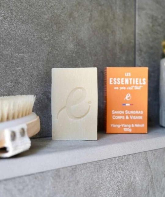 Organic moisturizing soap Ylang Ylang & Neroli natural skincare Provence certified Les Essentiels l'Officina Paris