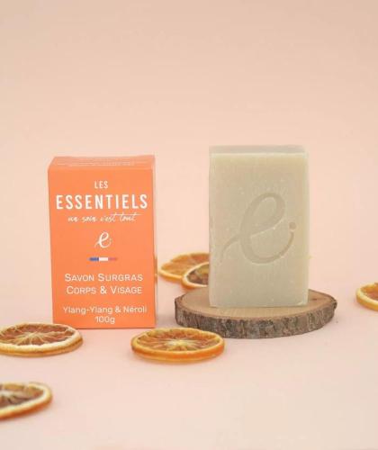 Organic moisturizing soap Ylang Ylang & Neroli natural skincare Les Essentiels l'Officina Paris