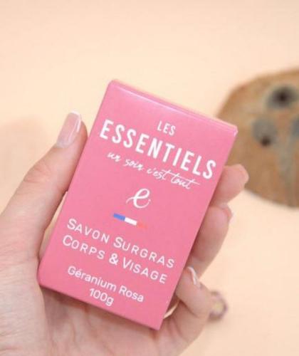 Organic moisturizing soap mature skin Geranium Rosa rose pink Les Essentiels natural cosmetics l'Officina Paris