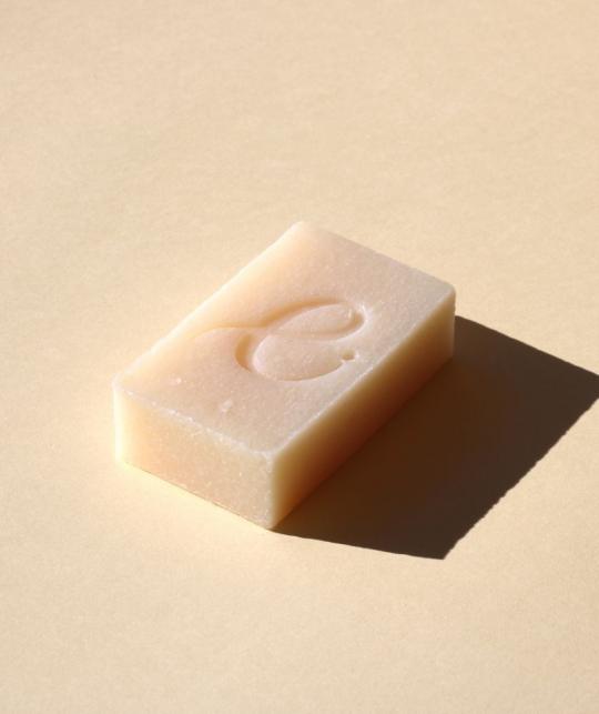 Organic moisturizing soap fragrance free Calendula Jojoba Les Essentiels natural skincare France l'Officina Paris