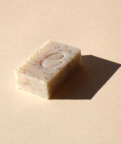 Organic moisturizing soap Exfoliating Lemon Mint Les Essentiels natural cosmetics France l'Officina Paris