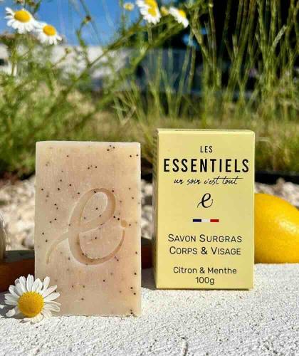 Organic moisturizing soap Exfoliating Lemon Mint Les Essentiels natural cosmetics France l'Officina Paris