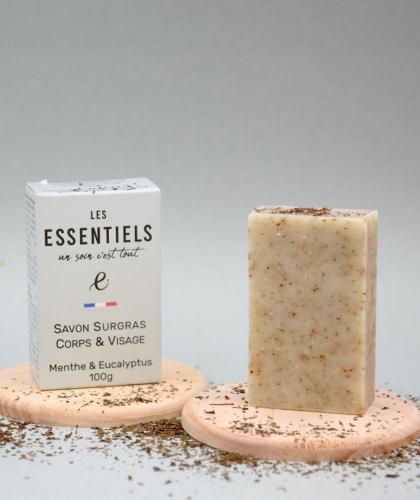 Organic moisturizing soap Mint & Eucalyptus Les Essentiels body face natural cosmetics France l'Officina Paris