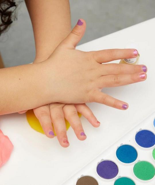 Geschenk Set Weihnachten Kinder Nagellack wasserlöslich Petite Manucurist Rosa Glitzer l'Officina Paris Naturkosmetik