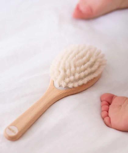 Babybürste Ziegenhaar sanfte Haarbürste Buchenholz Naturhaar Baby BACHCA  L'Officina Paris Naturkosmetik