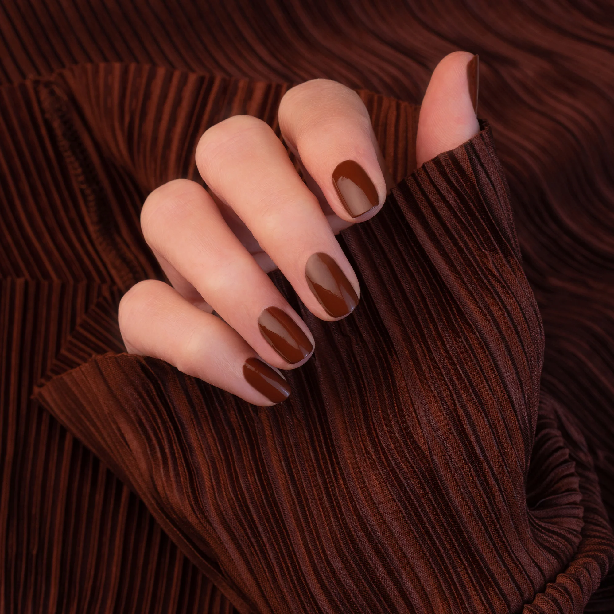 vernis marron noisette chestnut Manucurist - les essentiels beauté de l'automne l'Officina Paris