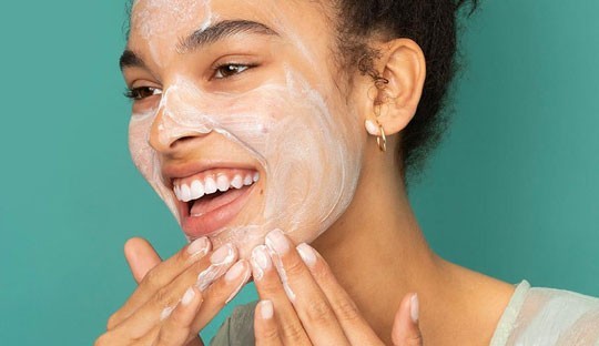 Gesichtsmasken & Peeling Mischhaut