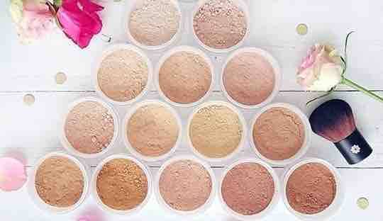 Mineral Foundation Lily Lolo cosmetics